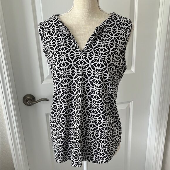 Lulu B Elegant Black & White Patterned w hearts Women's V Neck SZ M - Picture 1 of 7